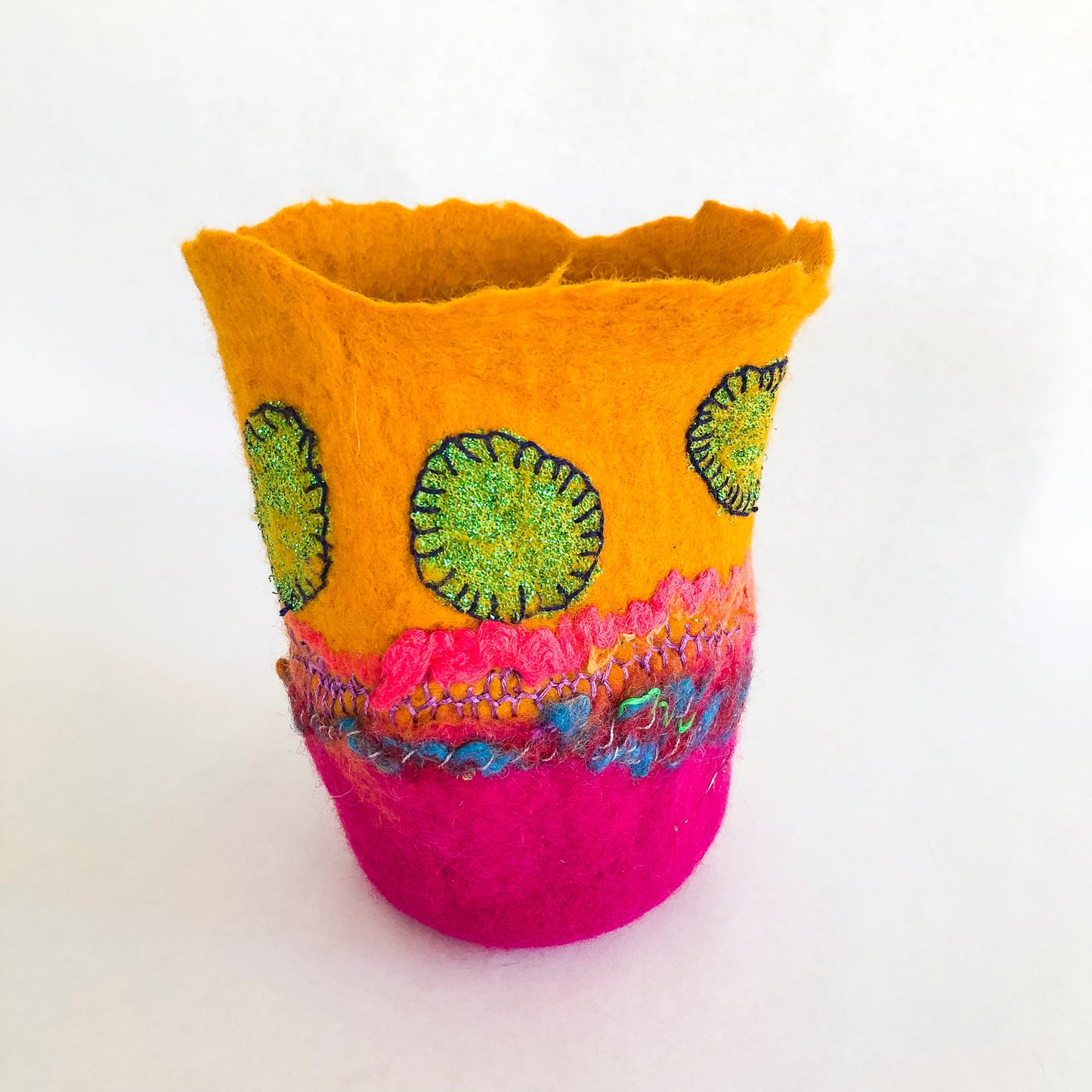 Pots with Pizzaz or a beautiful birdpod with Pam Mills Friday 21 June 9am-1pm